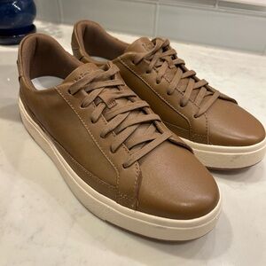 KIZIK Hands-free Vegas chestnut leather sneakers